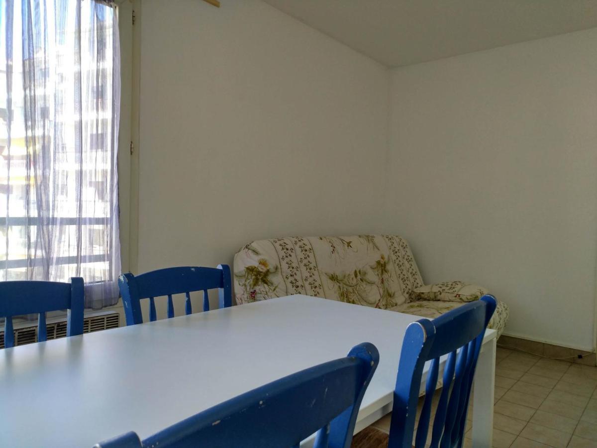 Appartement F2 à 50 M De La