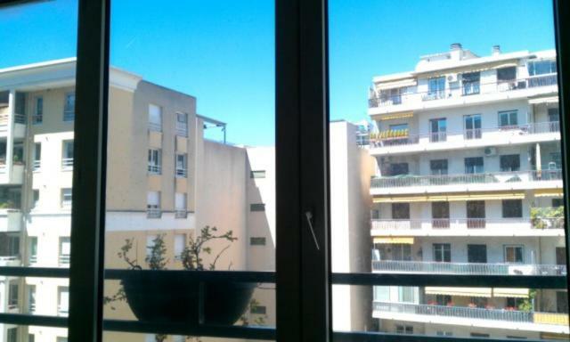 Appartement F2 à 50 M De La Nice