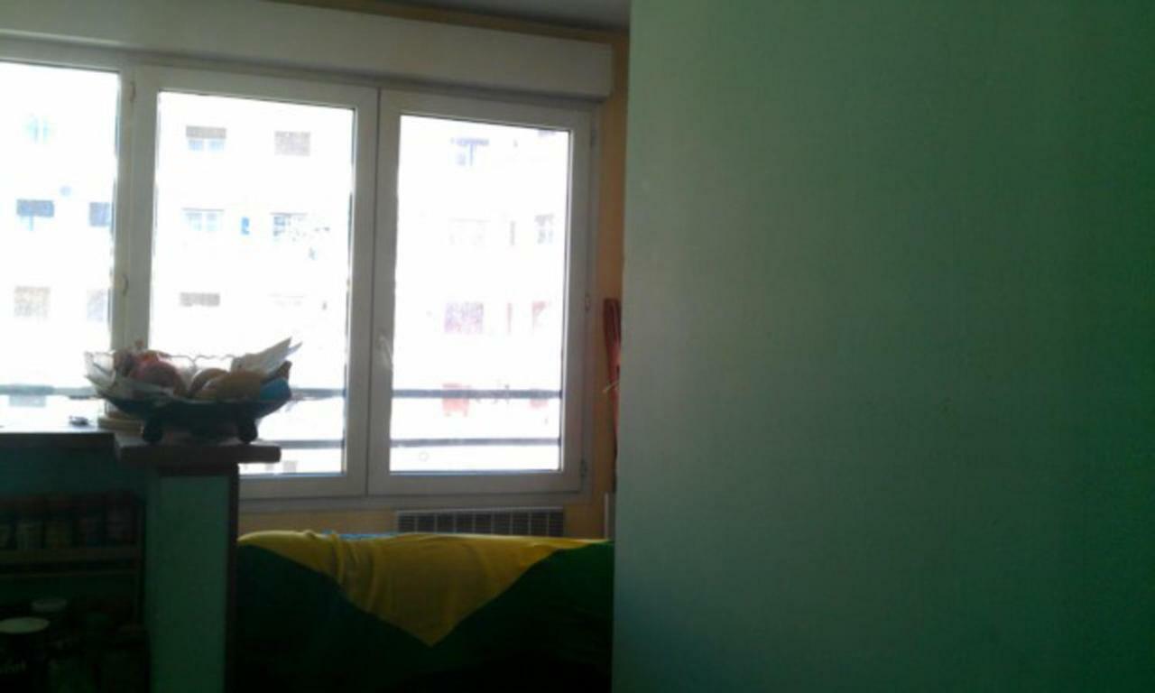 F2 à 50 M De La Appartement