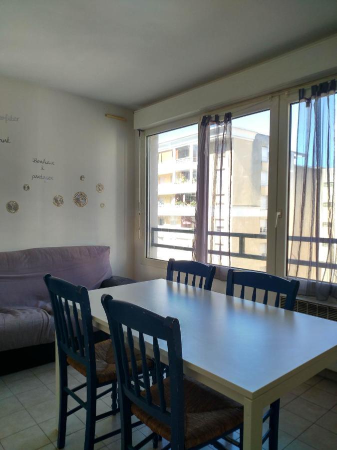 F2 à 50 M De La Appartement *